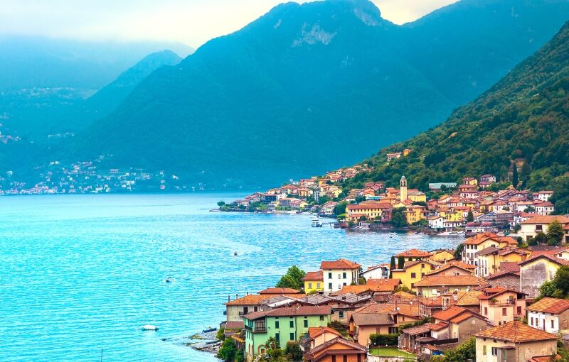 Lago de Como y montañas